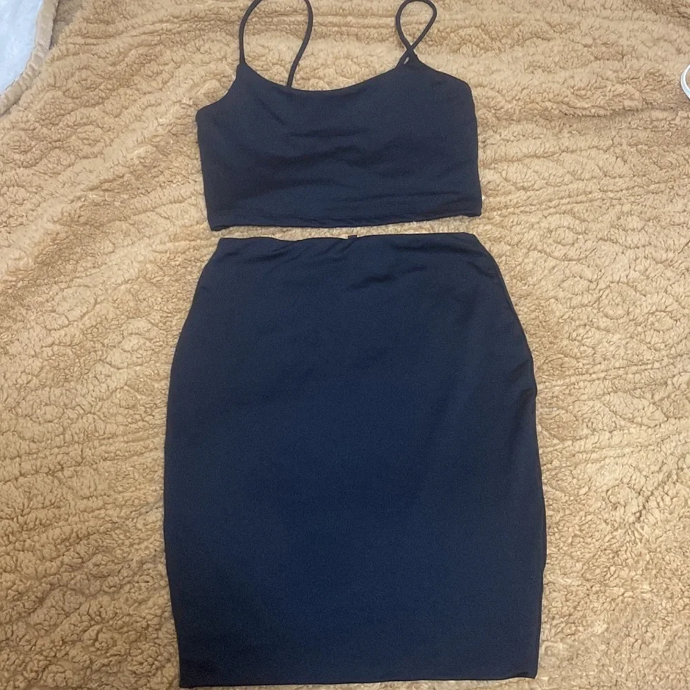 Black set - Picture 2 of 3